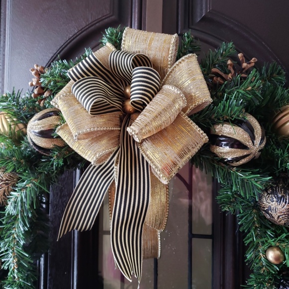 Christmas Holiday Gold/ Black Decorated Classic Large Winter Front Door Wreath - Picture 7 of 9